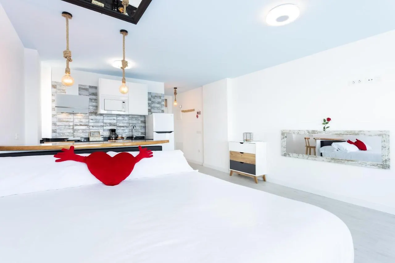 تاكورونتي Home2Book The Romantic Skyline Of Love 0*,